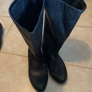 American Eagle 11W Black boots